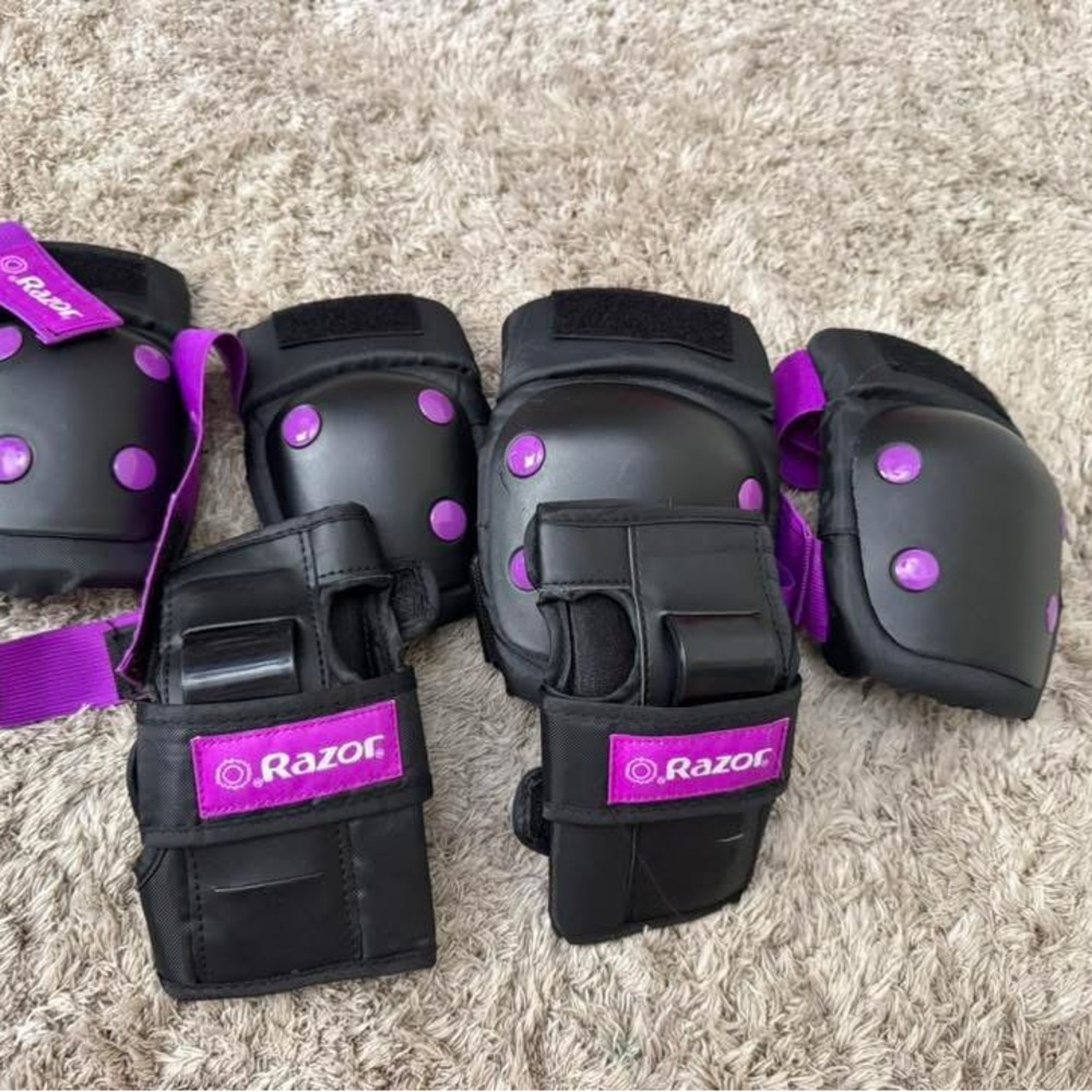 Razor Black and Purple Gear Set